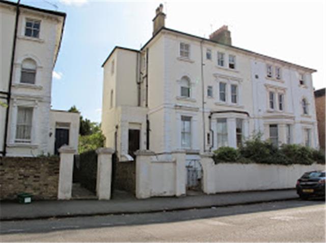  Image of 1 bedroom Apartment to rent in Uxbridge Road Kingston upon Thames KT1 at Uxbridge Road, Kingston upon Thames, KT1
